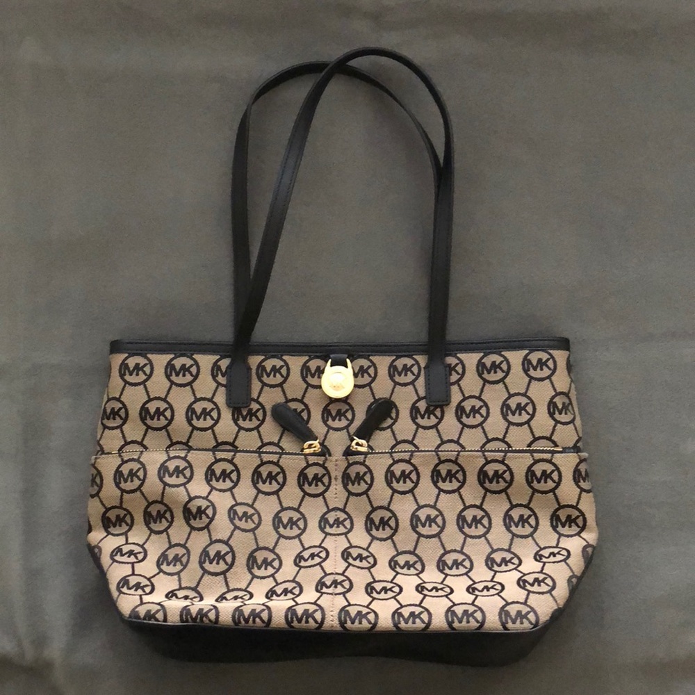 Michael Kors Kempton Signature Medium Pocket Tote
